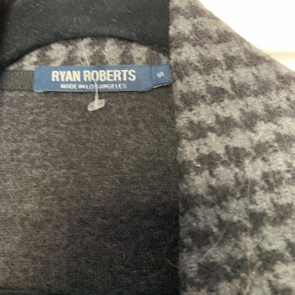 Ryan Roberts Gray and Black Wool Blazer. - Picture 3 of 5